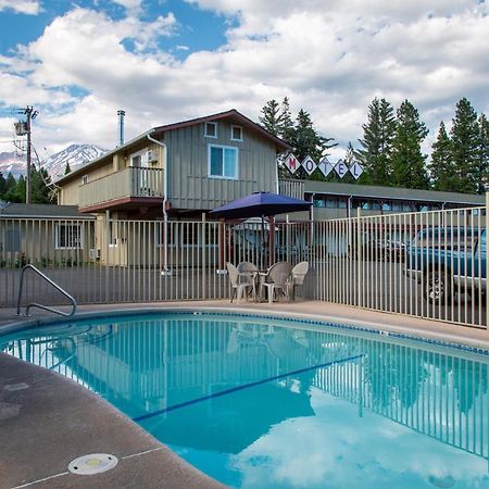 Swiss Holiday Lodge Mount Shasta Exteriör bild