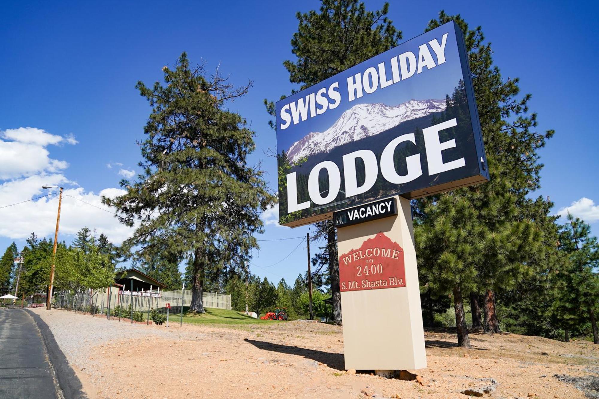 Swiss Holiday Lodge Mount Shasta Exteriör bild